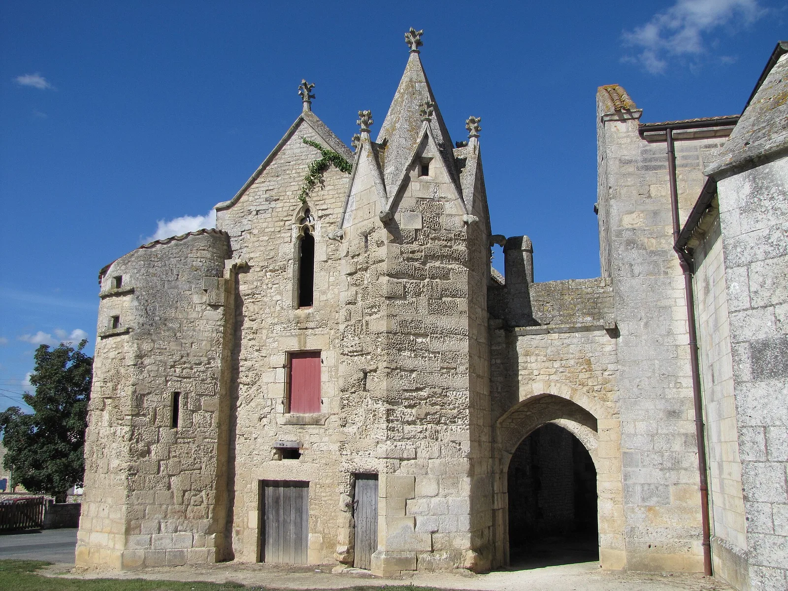 prieuré des Magnils-Reigniers